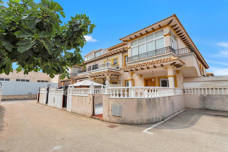 Byhus til salg i Orihuela Costa, Alicante