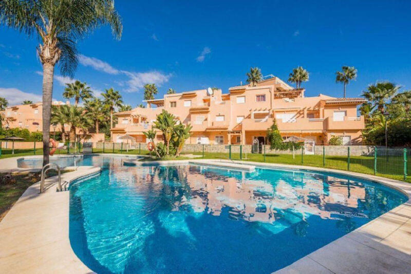 Lejlighed til salg i Cabopino, Málaga