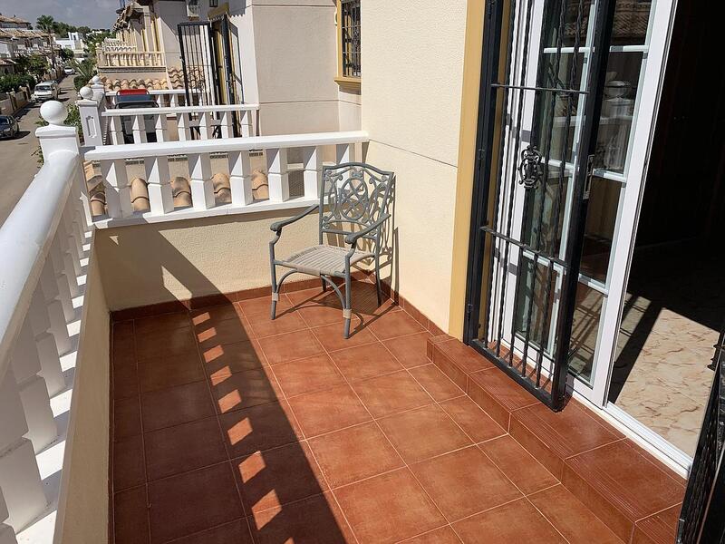 2 bedroom Townhouse for sale