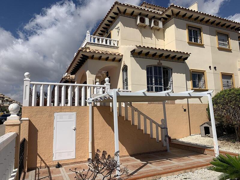 2 bedroom Townhouse for sale