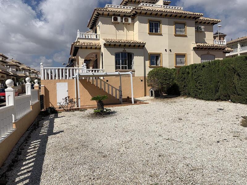 2 bedroom Townhouse for sale