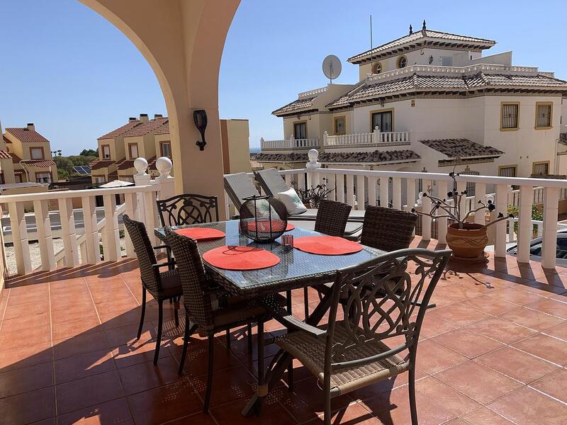 2 bedroom Townhouse for sale
