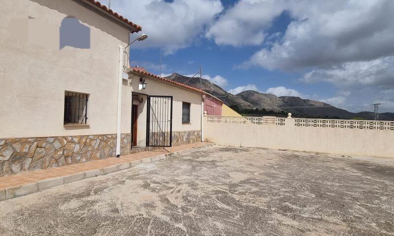 Lantställe till salu i Hondon de las Nieves, Alicante