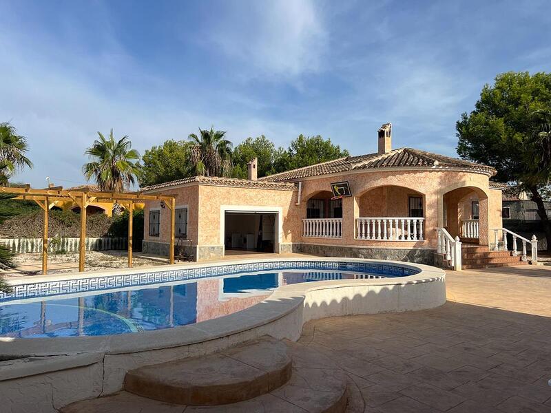 Villa for sale in Dolores, Alicante