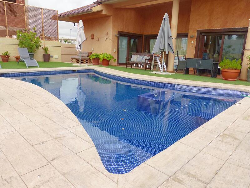 4 Cuarto Villa en venta