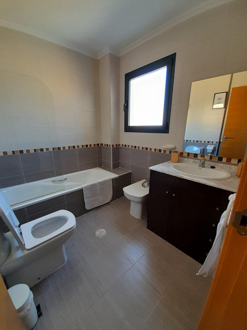 3 slaapkamer Gezinswoning Te koop