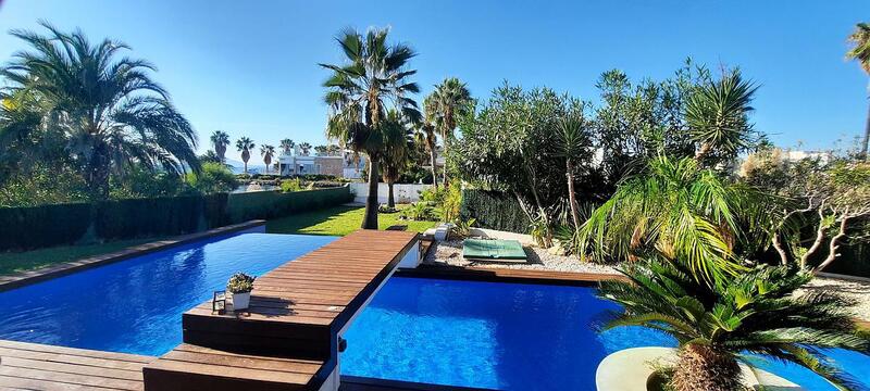 Villa for sale in La Manga del Mar Menor, Murcia