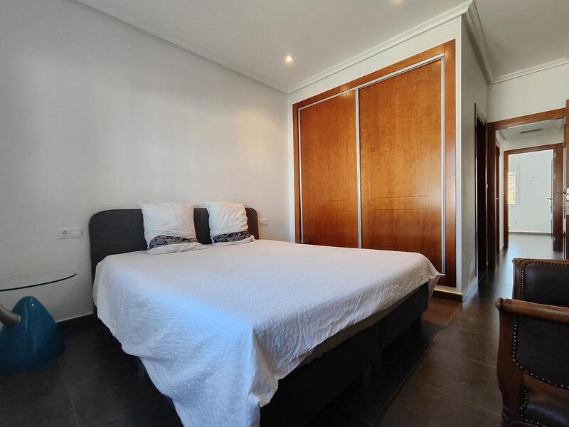 4 Cuarto Villa en venta