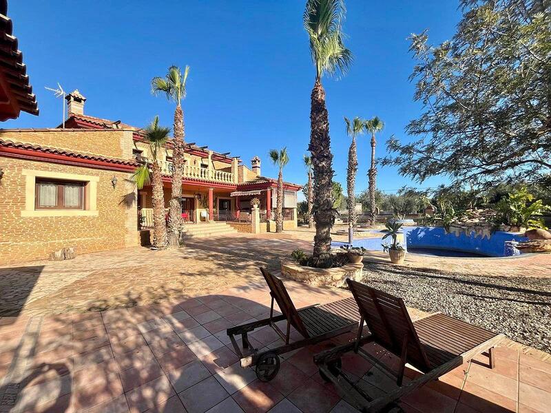 4 спальная комната вилла продается
