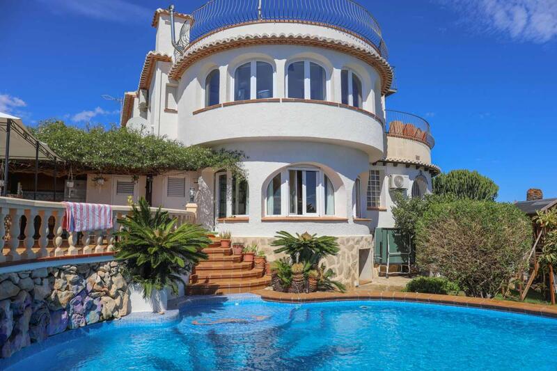 5 bedroom Villa for sale