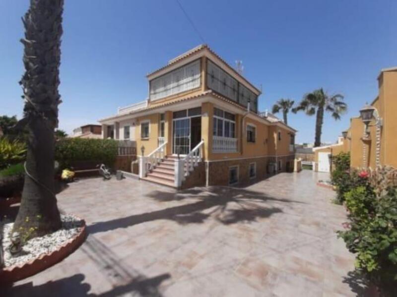6 chambre Villa à vendre