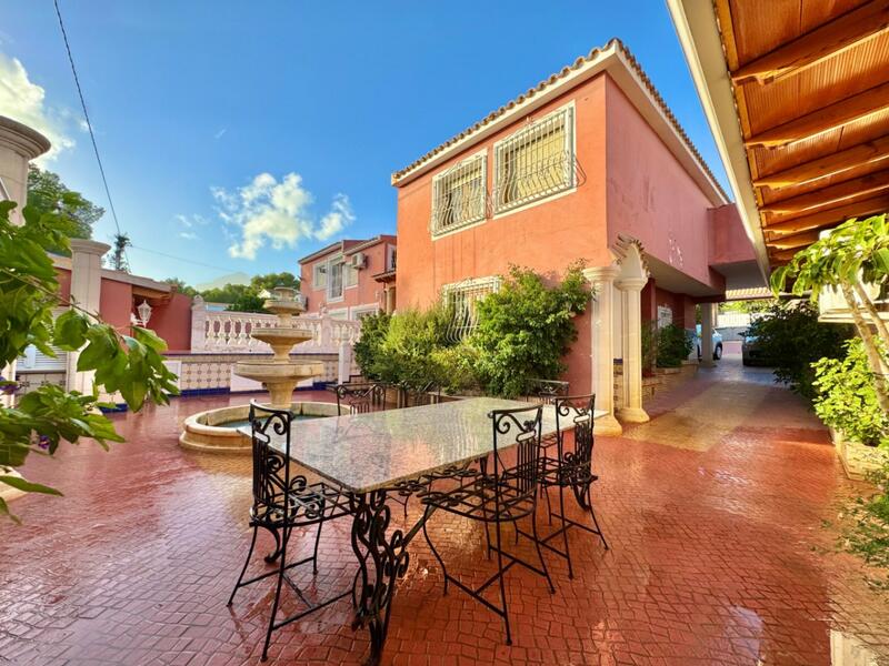 Villa for sale in l'Alfàs del Pi, Alicante