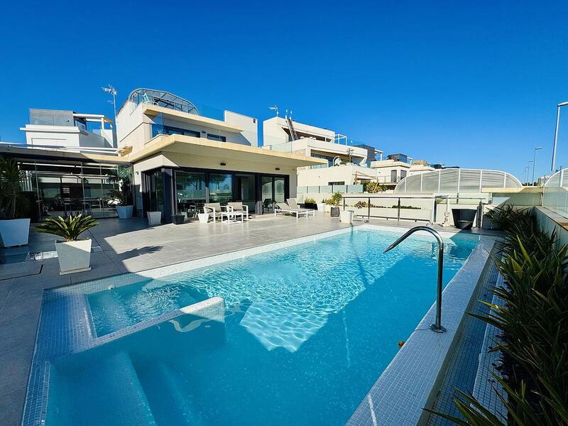 Villa til salgs i Orihuela Costa, Alicante