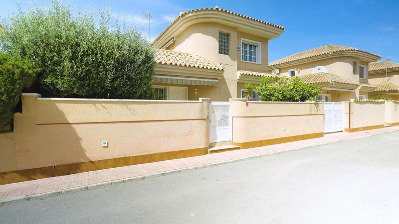 Villa en venta en Orihuela Costa, Alicante