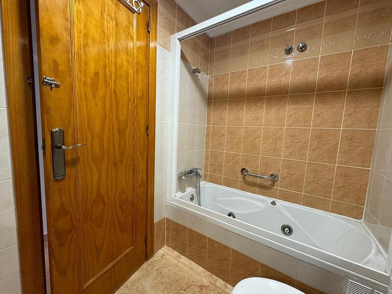 2 slaapkamer Gezinswoning Te koop
