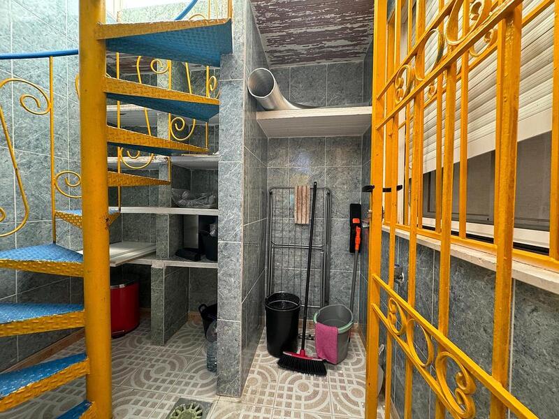 2 slaapkamer Gezinswoning Te koop