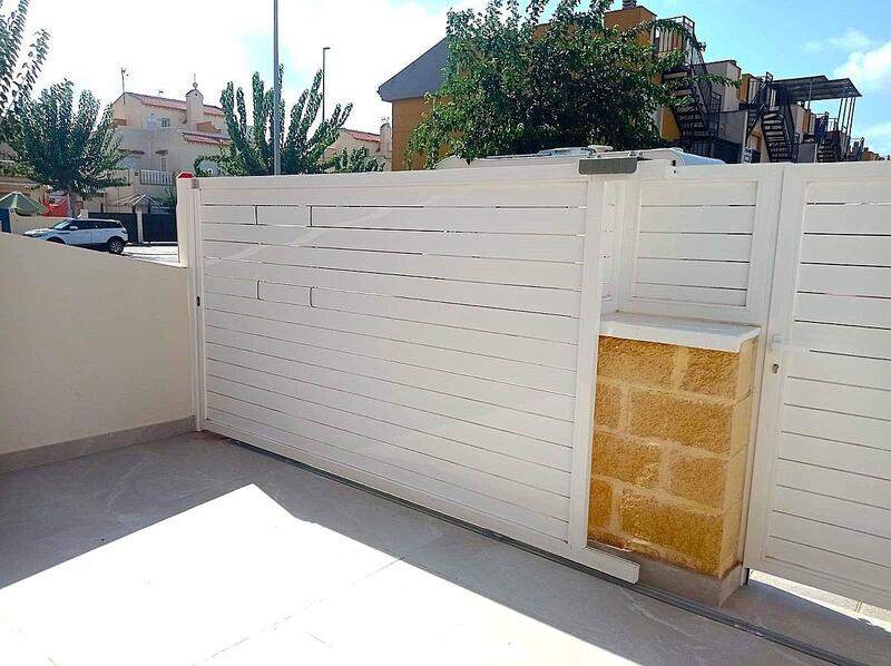 2 bedroom Townhouse for sale