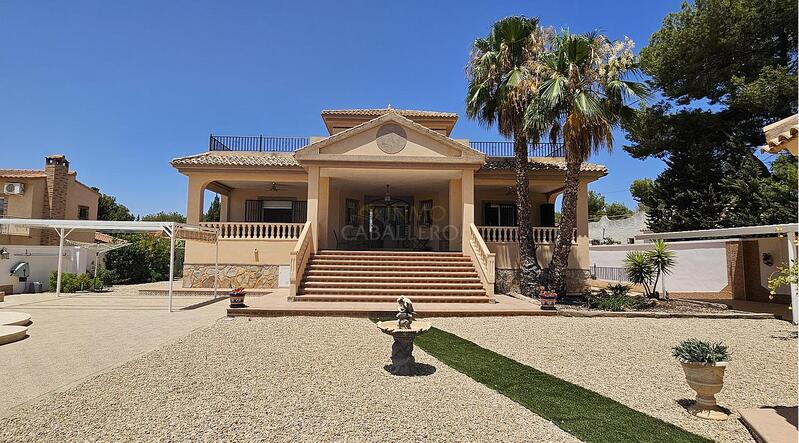 5 bedroom Villa for sale