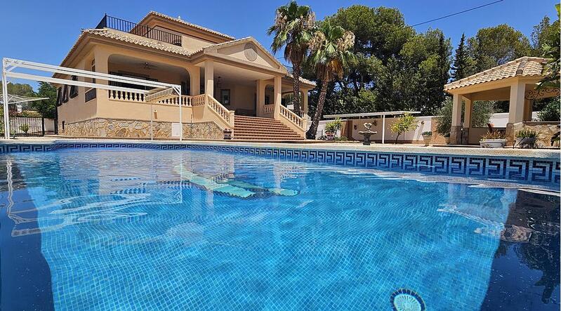 5 bedroom Villa for sale