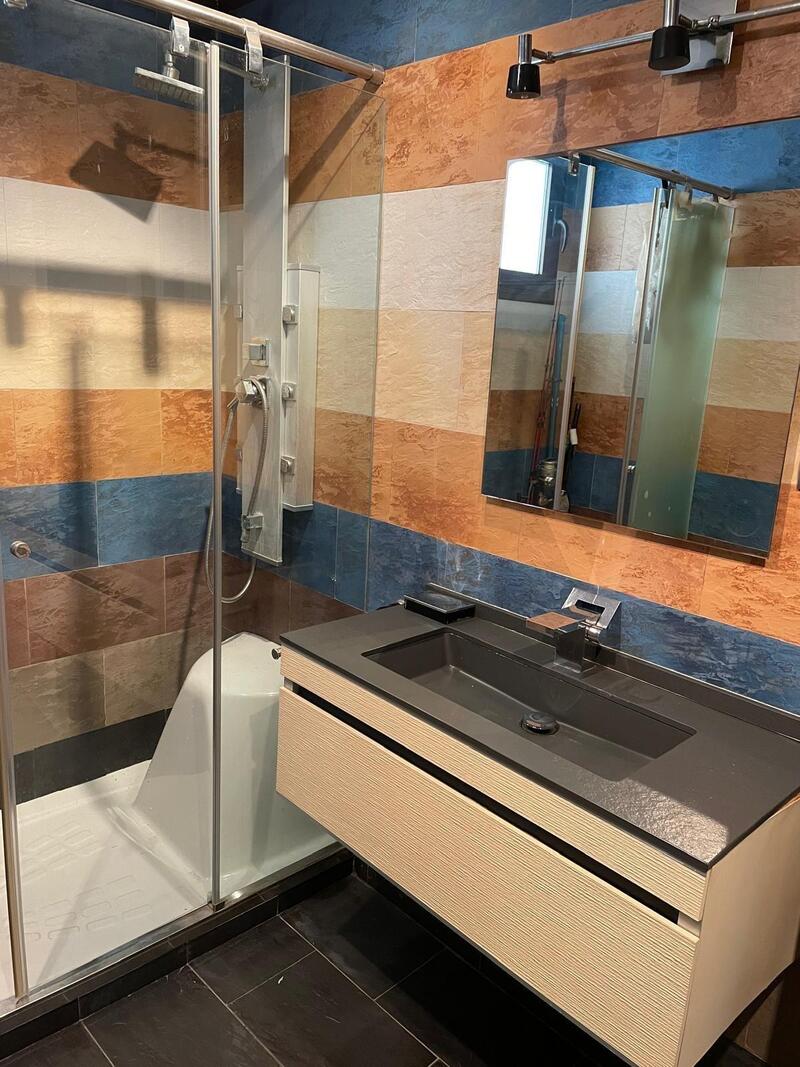 4 slaapkamer Gezinswoning Te koop