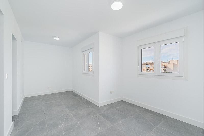 3 slaapkamer Gezinswoning Te koop