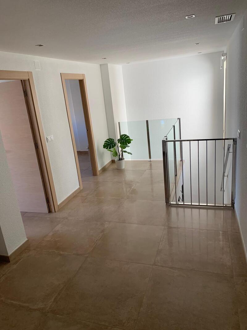 5 slaapkamer Gezinswoning Te koop