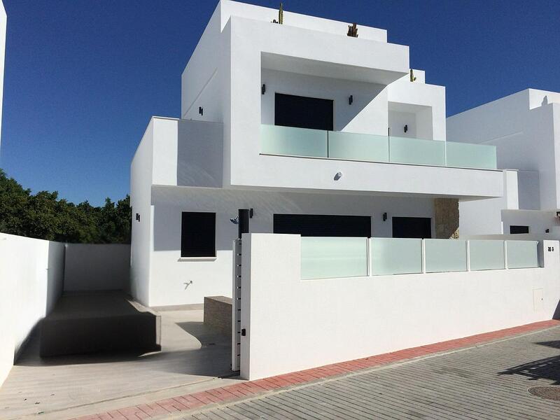 вилла продается в Los Montesinos, Alicante