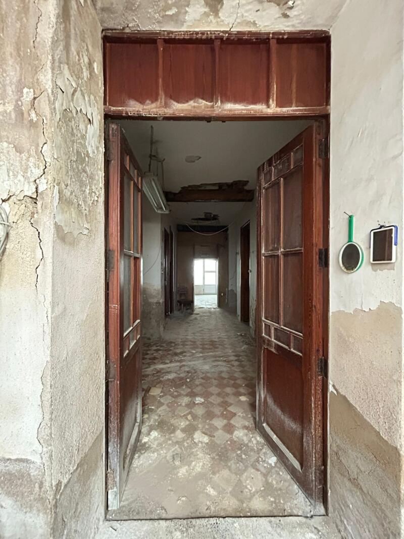 5 bedroom Townhouse for sale