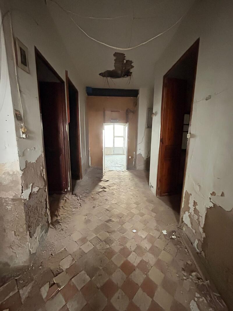 5 bedroom Townhouse for sale