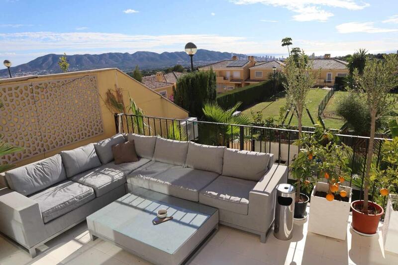 Landsted til salg i La Nucia, Alicante