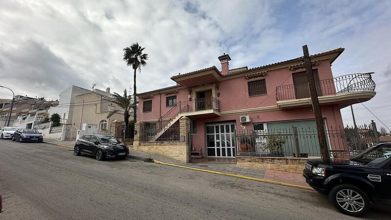 4 slaapkamer Villa Te koop
