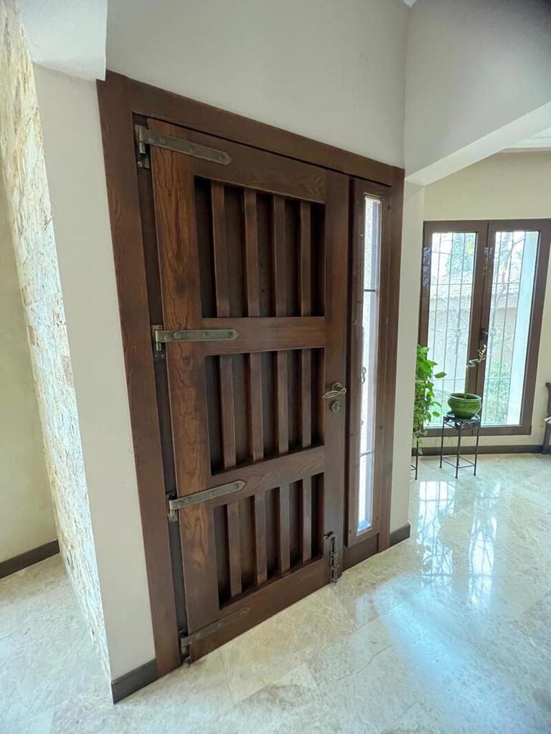 6 bedroom Villa for sale