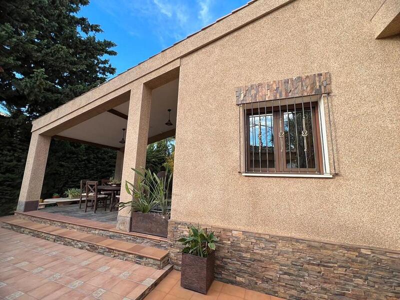 6 bedroom Villa for sale