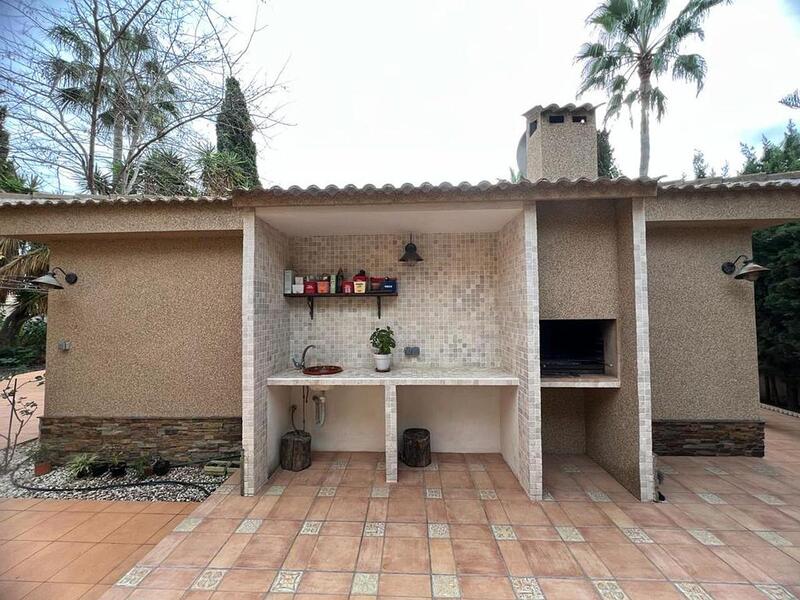 6 bedroom Villa for sale