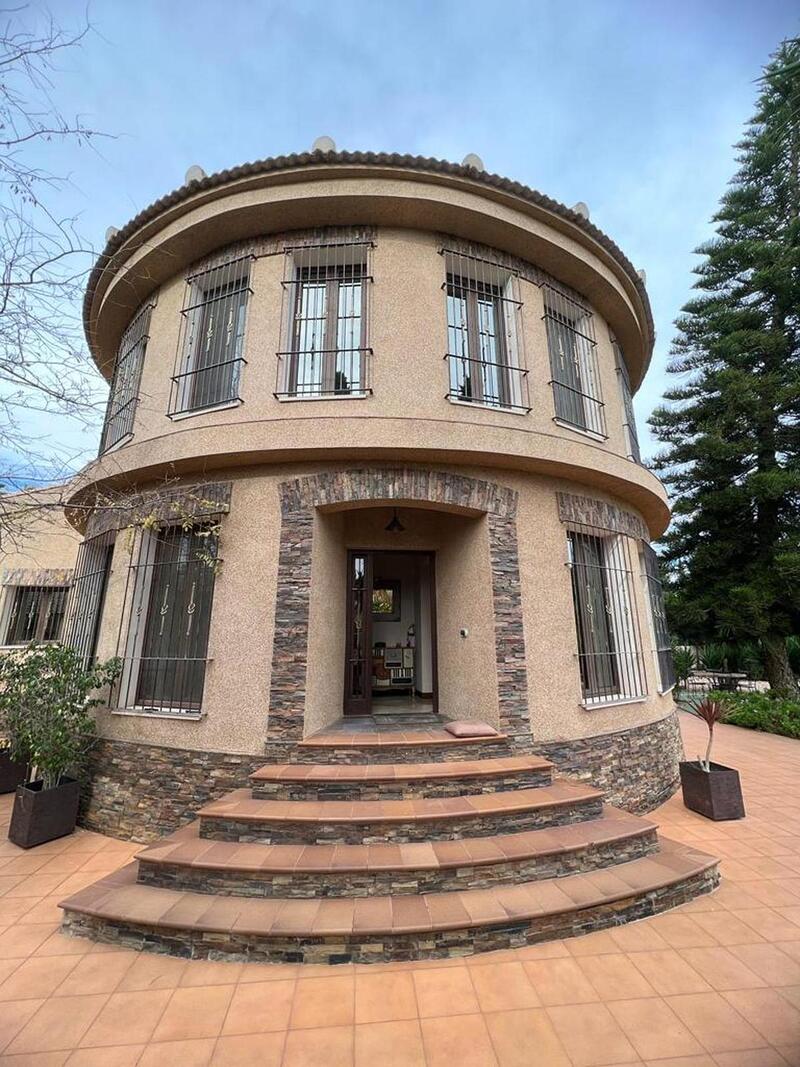 6 bedroom Villa for sale