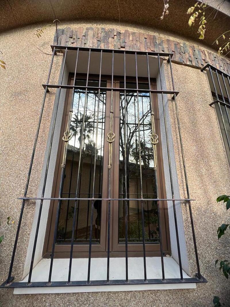 6 bedroom Villa for sale