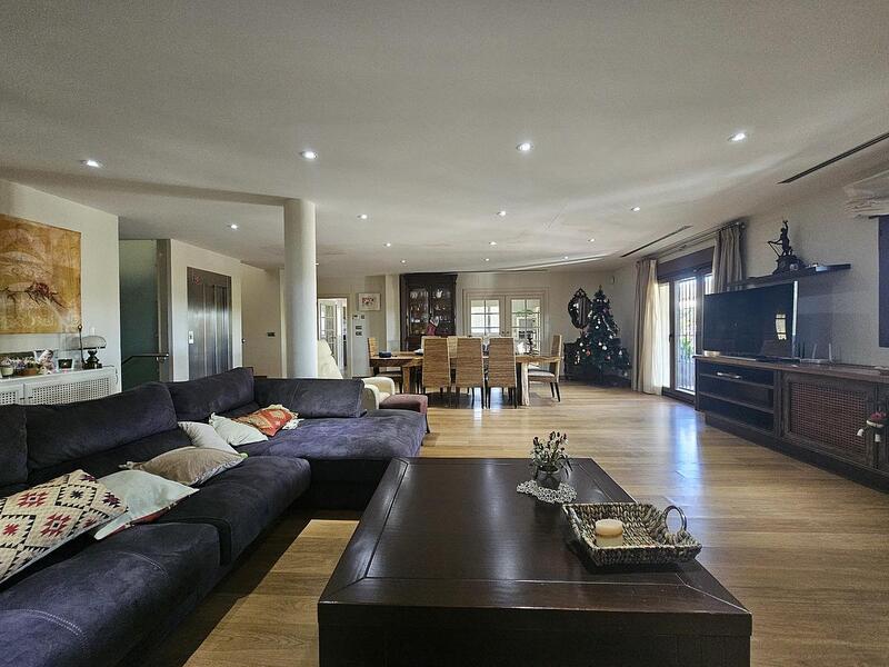 5 bedroom Villa for sale