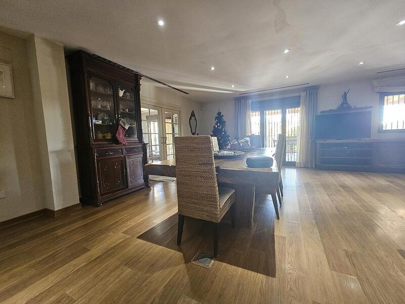 5 bedroom Villa for sale