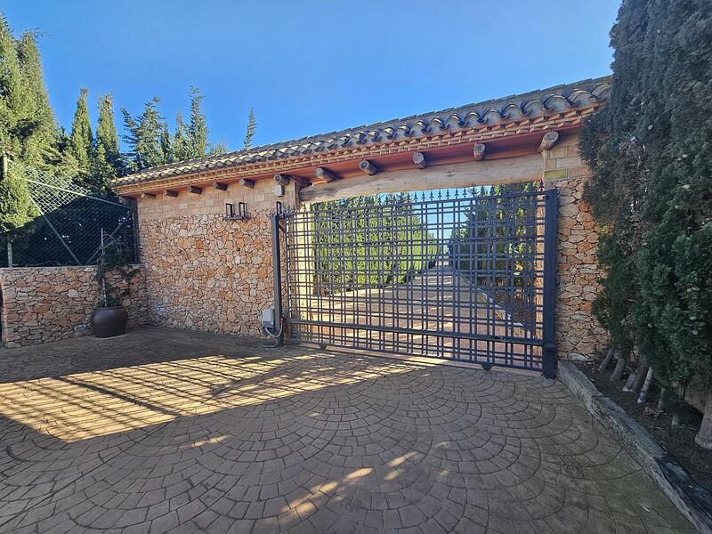 5 bedroom Villa for sale