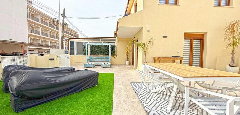 3 bedroom Townhouse for sale