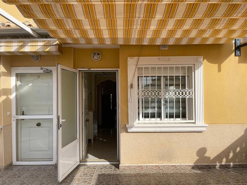 2 slaapkamer Gezinswoning Te koop