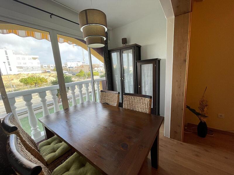 2 slaapkamer Gezinswoning Te koop
