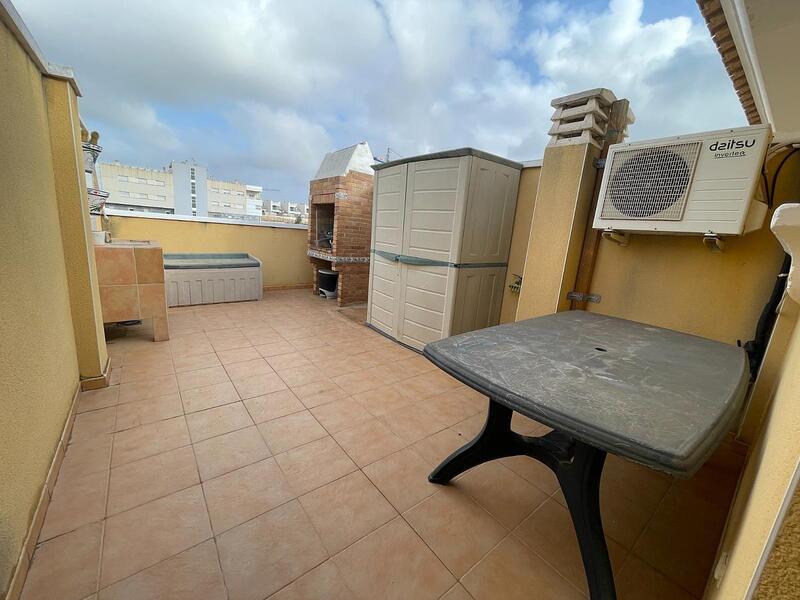 2 slaapkamer Gezinswoning Te koop
