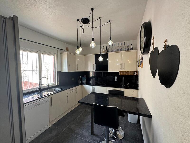 4 bedroom Apartment for sale