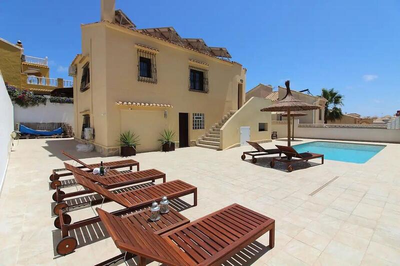 Villa til salgs i Villamartin, Alicante