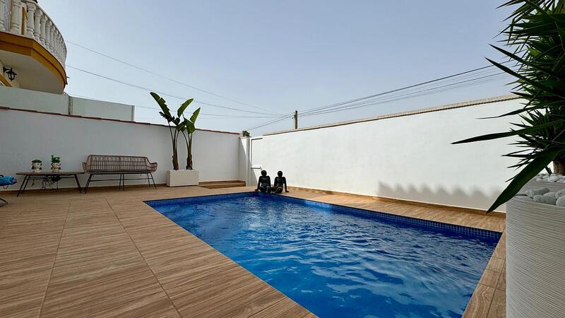 вилла продается в San Miguel de Salinas, Alicante
