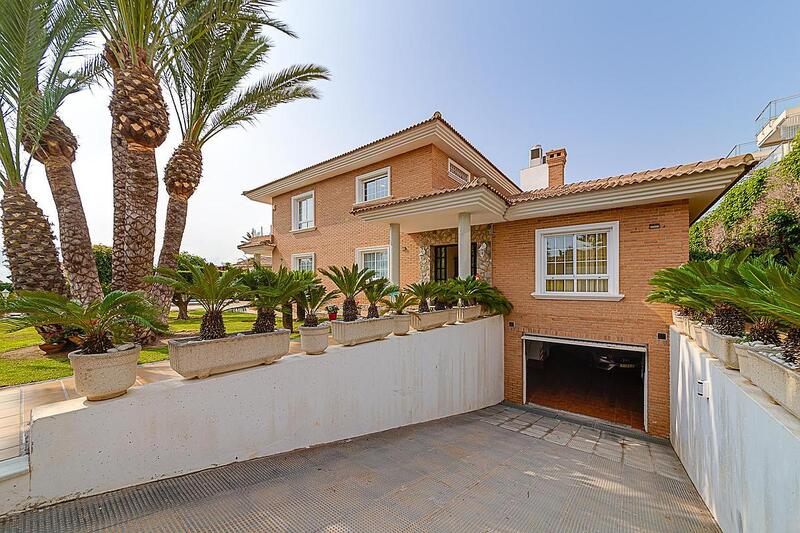 5 bedroom Villa for sale