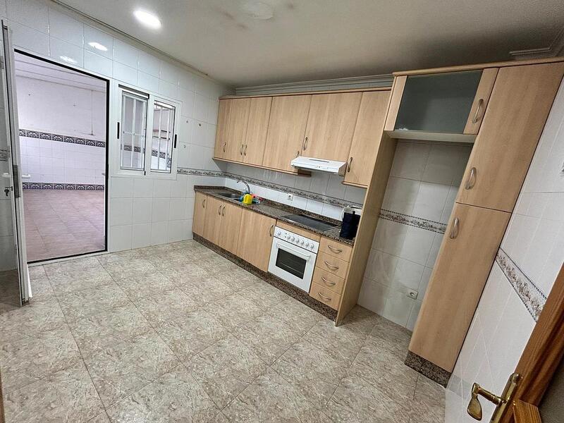 4 Schlafzimmer Stadthaus zu verkaufen