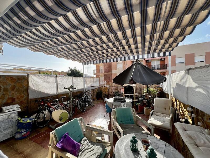 3 slaapkamer Gezinswoning Te koop