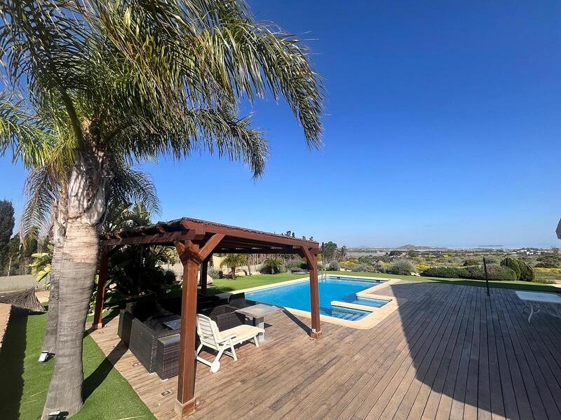 4 Cuarto Villa en venta